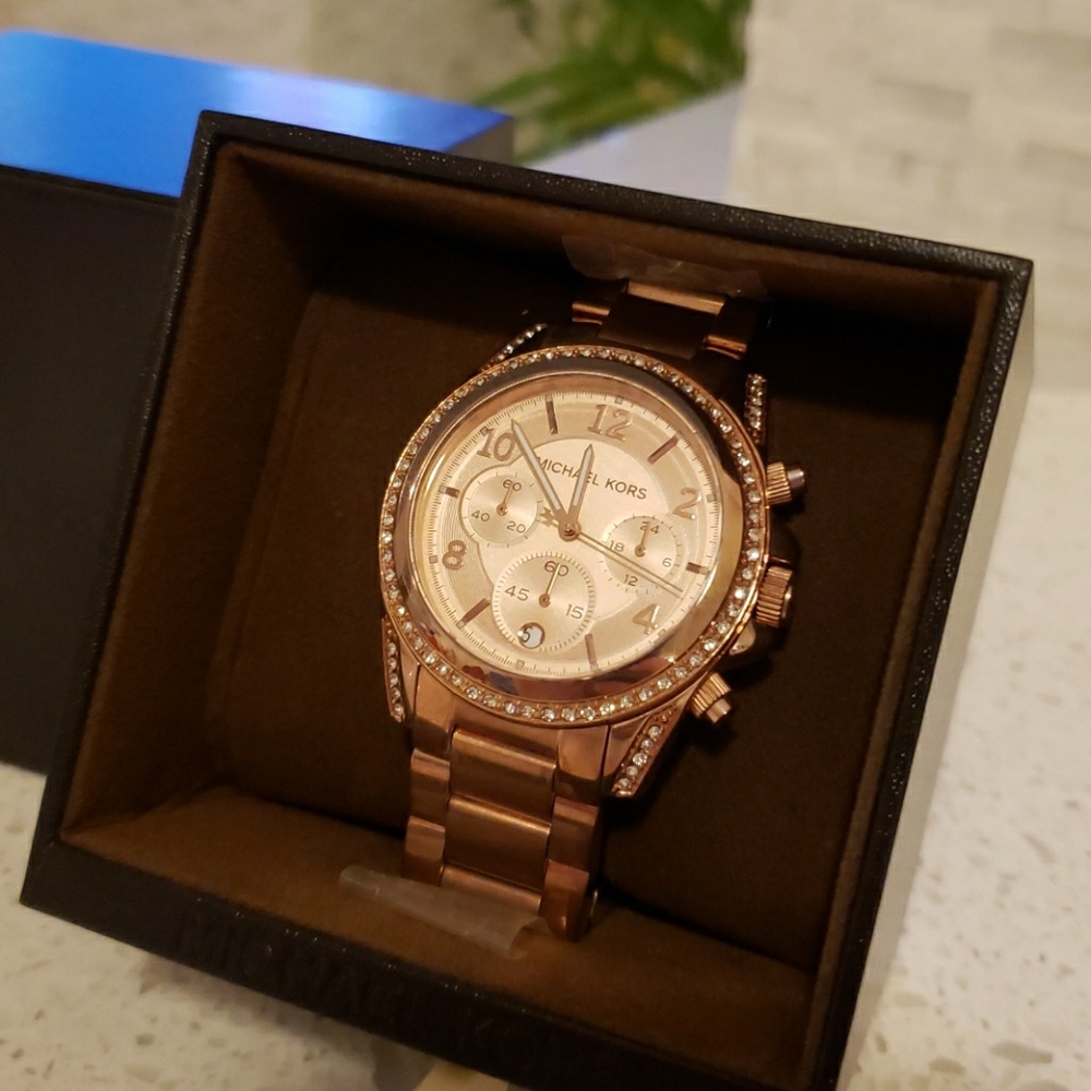 New. Michael Kors MK5263 Women's Watch